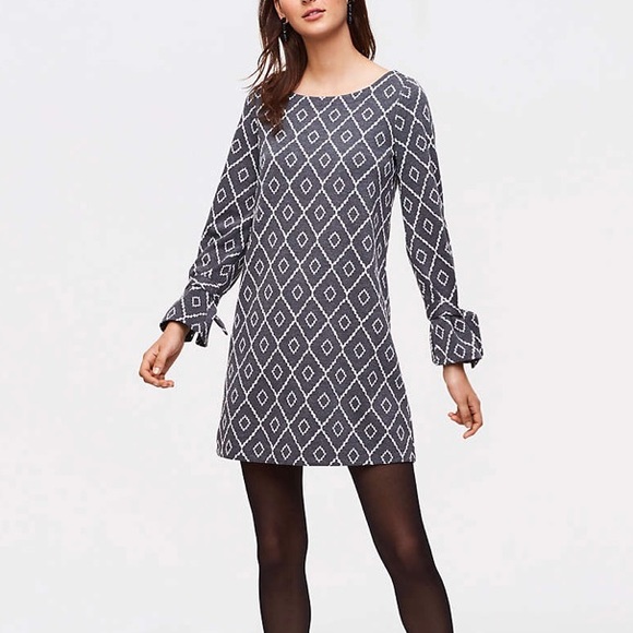 LOFT Dresses & Skirts - Loft Diamond Tie Cuff Shift Dress Grey/Wht Melange